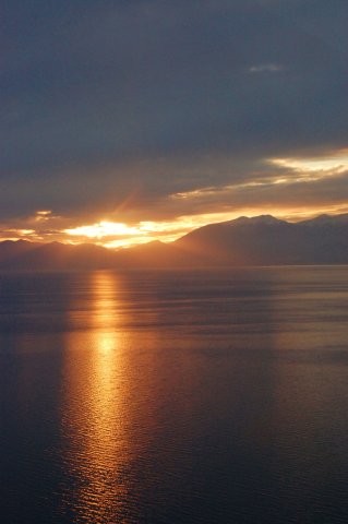 heading the falling sun